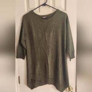 Linda Matthews Asymmetrical Hem Sweater Olive Green 100% Acrylic Size M